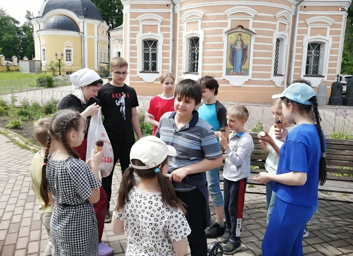 Субботники по уборке территории Субботники по уборке территории