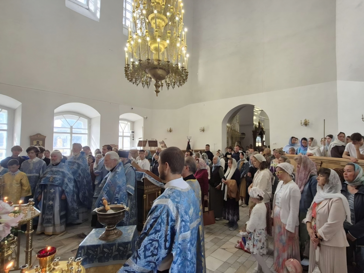 Ежегодный молебен на начало учебного года в Успенском кафедральном соборе Сергиева Посада Ежегодный молебен на начало учебного года в Успенском кафедральном соборе Сергиева Посада